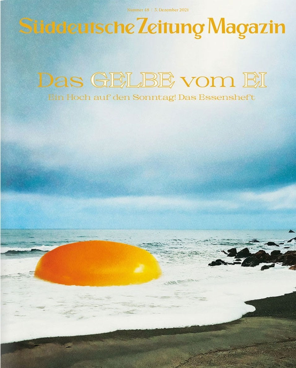 Süddeutsche Zeitung Magazin Deutschland 2021-48 Surreale Food-Fotografie Eigelb Am Strand Sonntagsbrunch-Kultur
