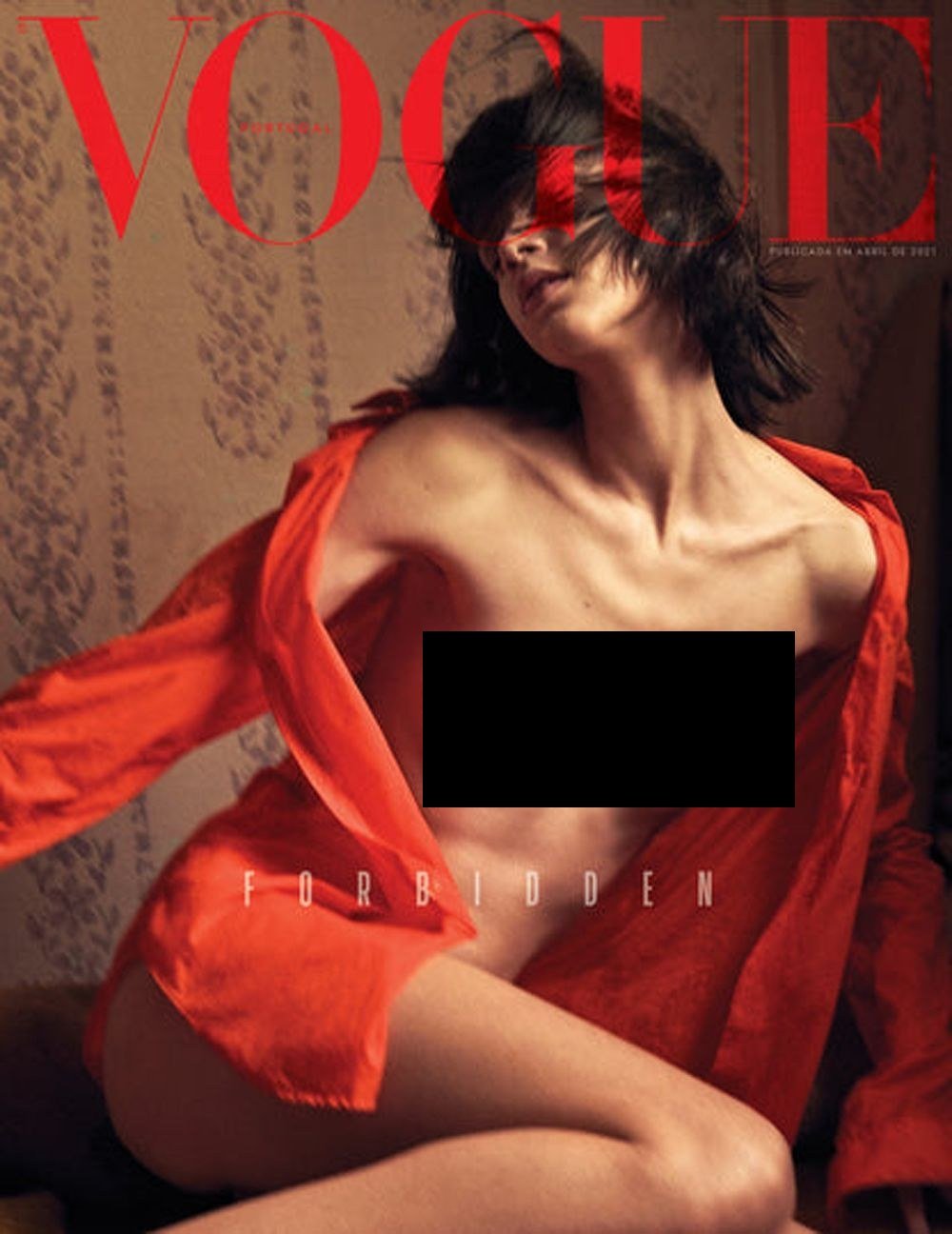 Vogue Magazin Portugal 2021-04 Katarina Janickova Cyan Cover Cyan